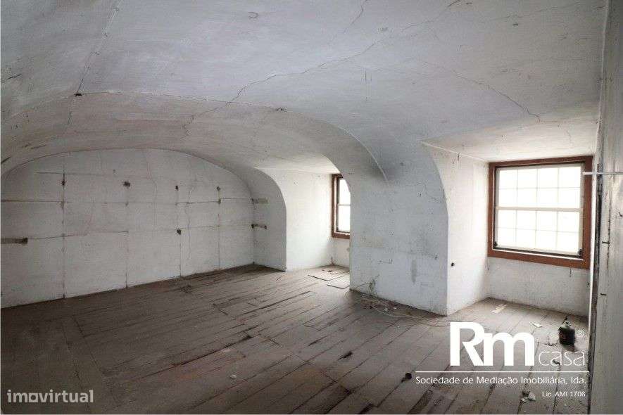 Magnifico prédio devoluto na Rua da Sofia, Largo do Terreiro da Erva-39