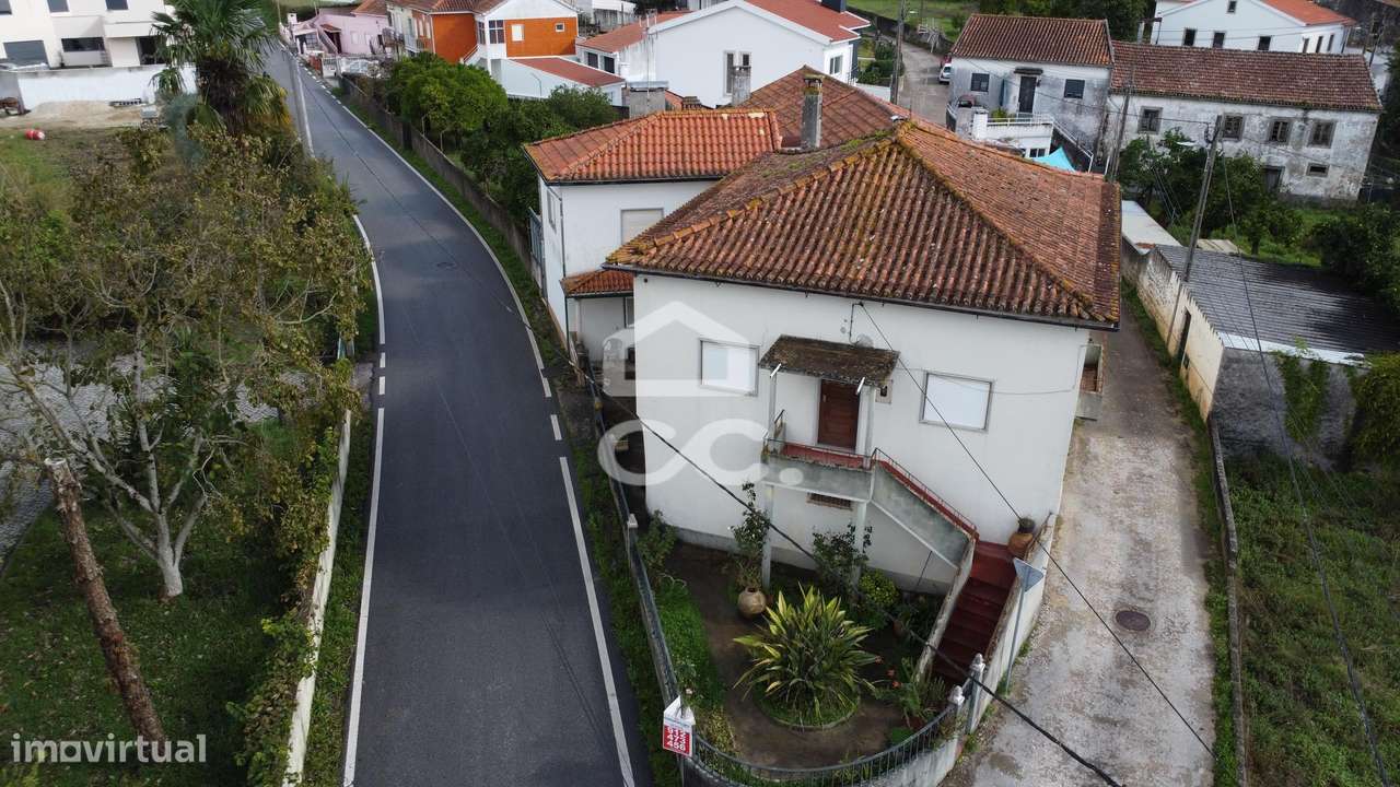 Moradia isolada com  terreno e jardim em Cernache. - Grande imagem: 2/35