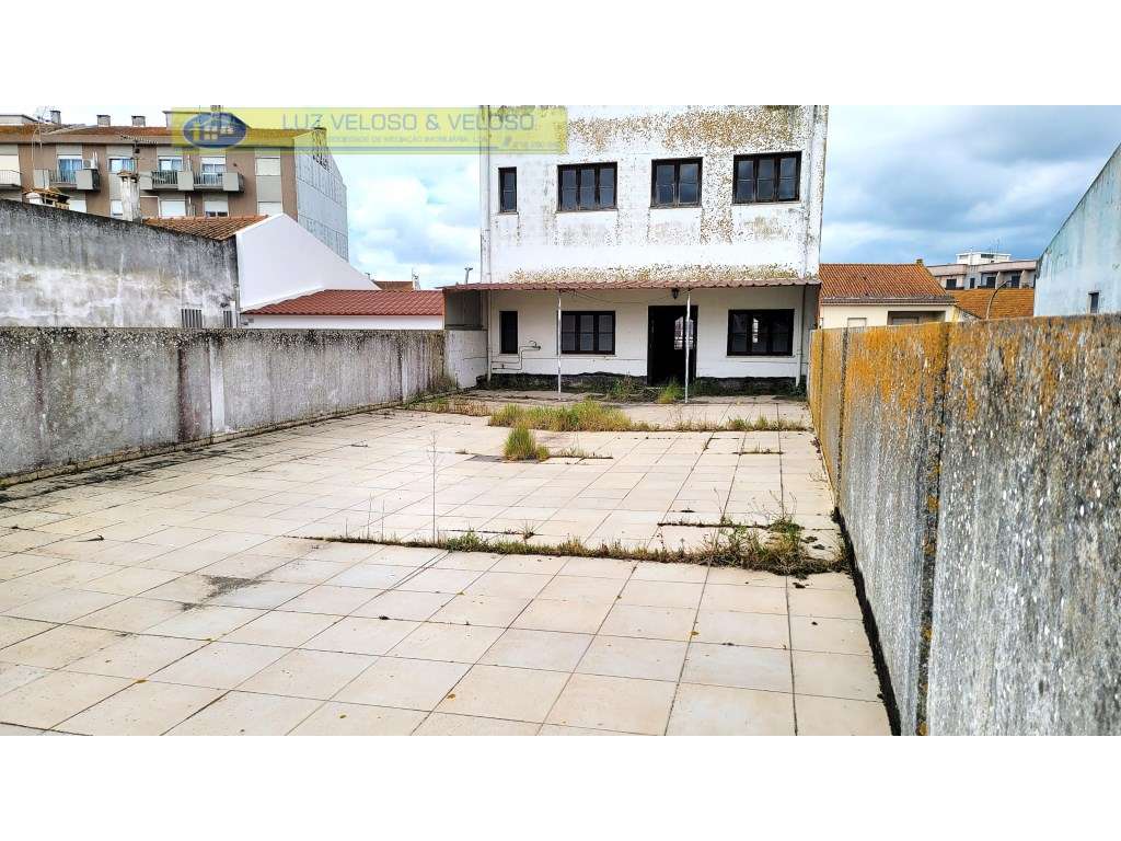 Prédio Urbano de R/C, 1º, 2º andares para Comércio em Cartaxo-31