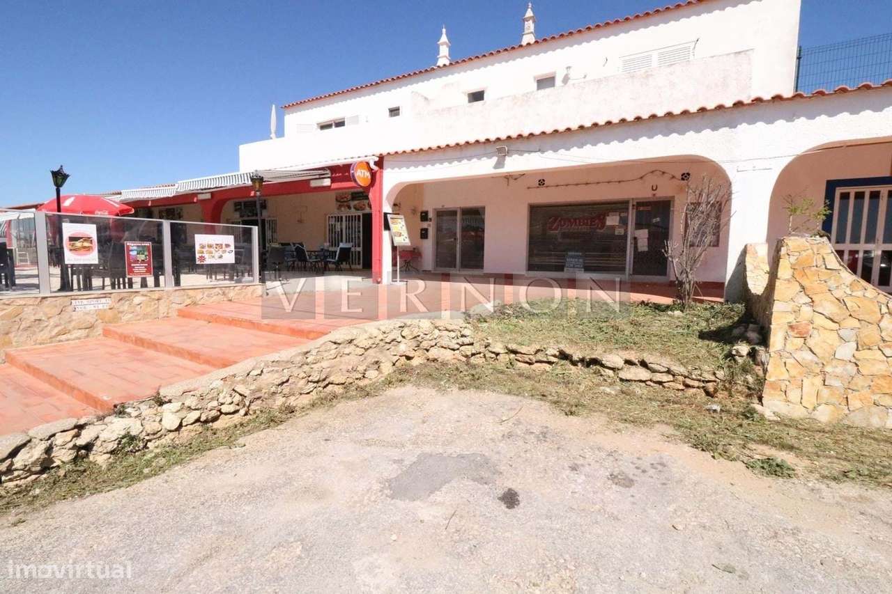 Algarve, Carvoeiro espaço comercial com esplanada e estacionamento par - Grande imagem: 5/20