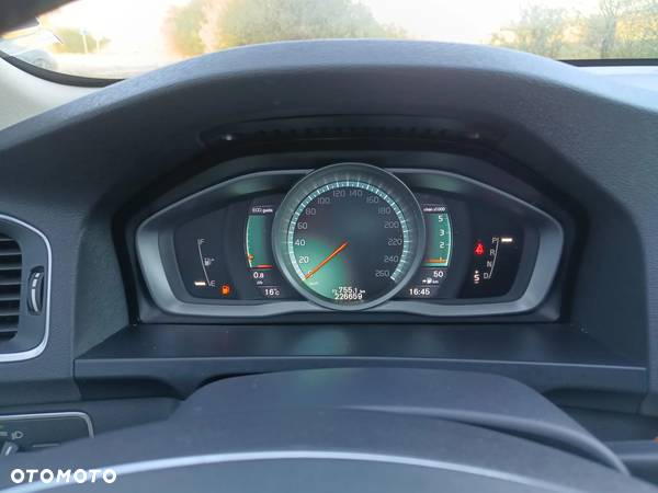 Volvo V60 D5 Drive-E Momentum - 15