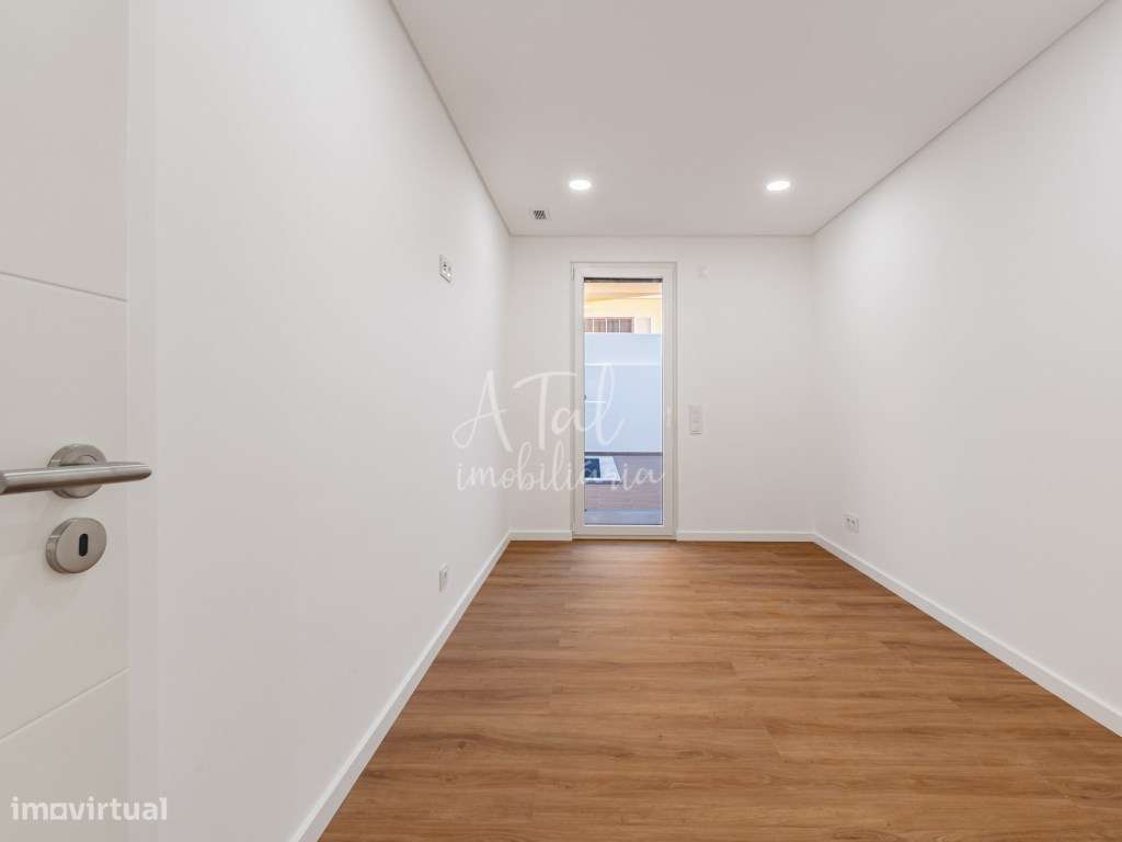 Moradia V4 com piscina em Azeitão-31