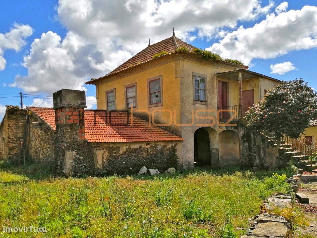 Casa Centenária em Avanca - Terreno plano