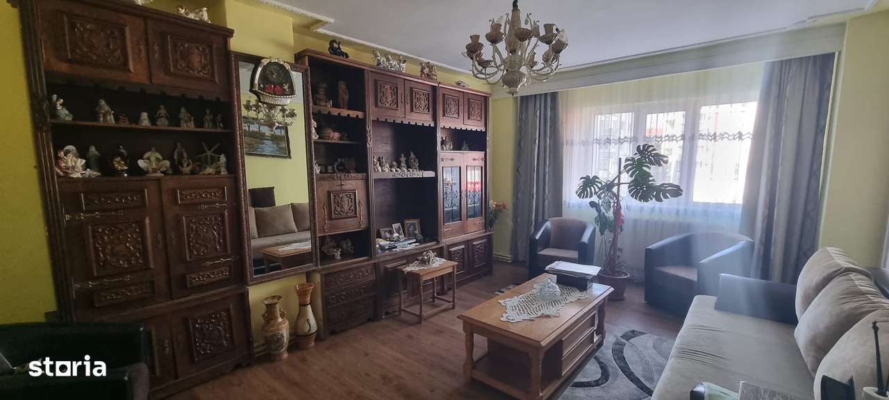 Vand apartament 4 cam. ,Topoloveni, etaj 1, ultracentral, langa Profi-0