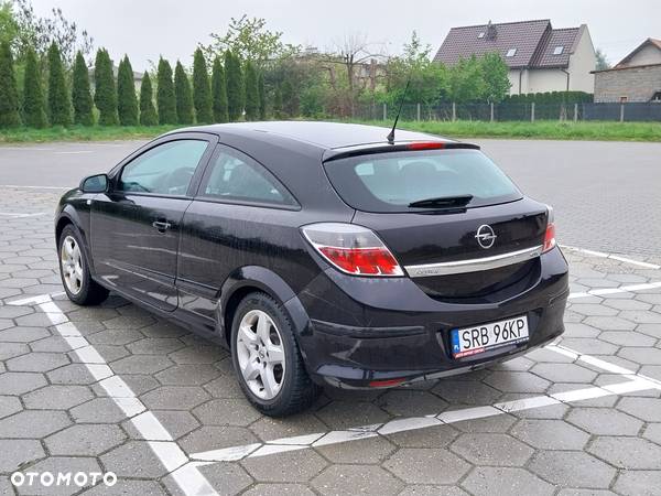 Opel Astra III GTC 1.6 Limited - 16