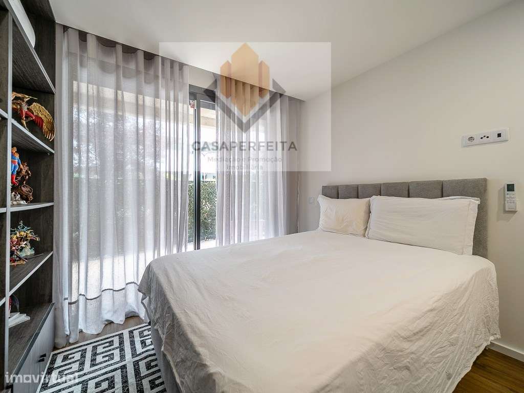 Fabuloso T2 Como Novo com Terraço e Lugar de Garagem - Candal-25