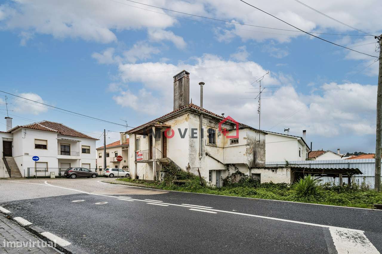 Moradia em São Romão, com um lote de 500m2, para recuperar. - Grande imagem: 2/6