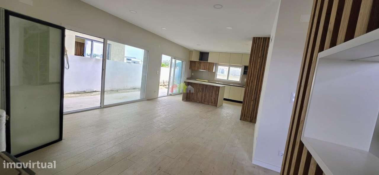 Moradia T4 térrea isolada, 2 suites, Quinta do Anjo - Palmela - Grande imagem: 4/18