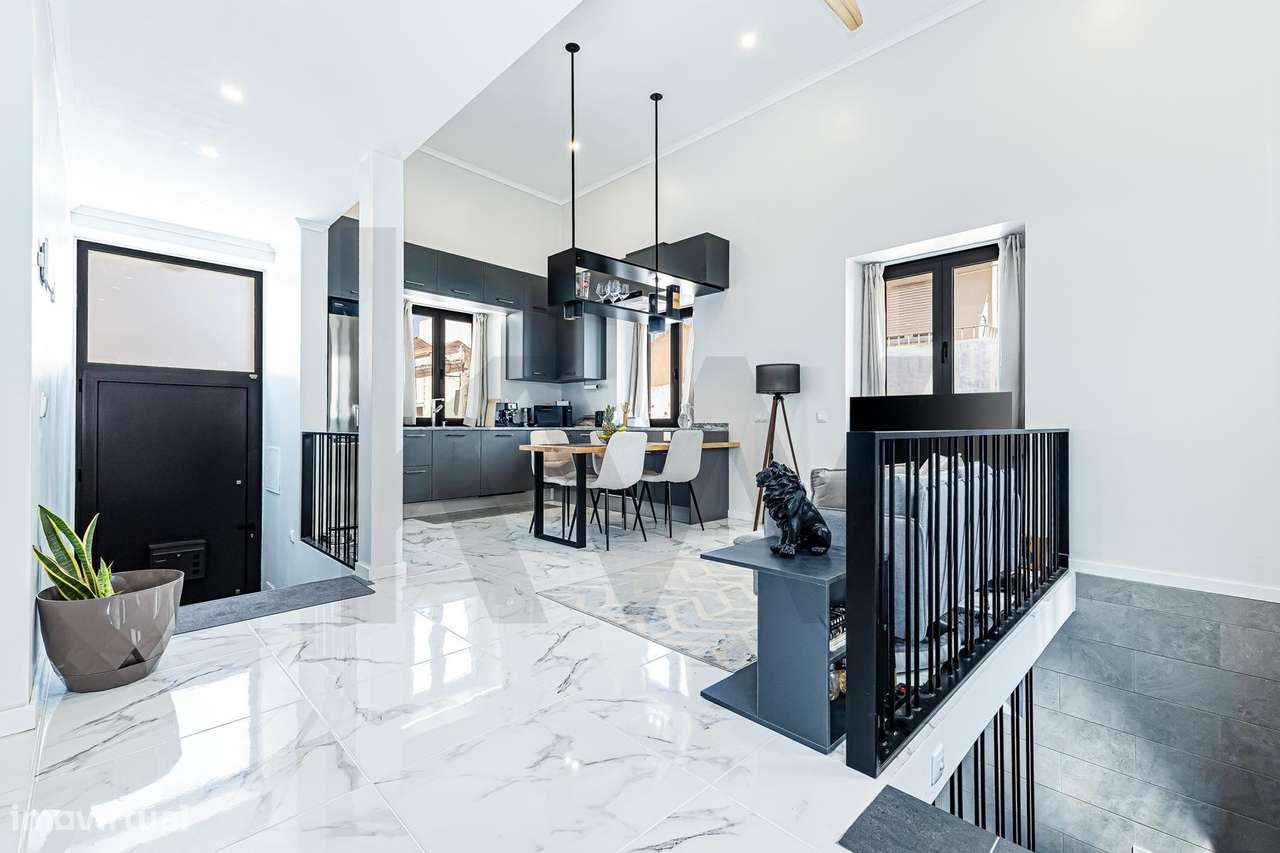 Moradia com 3 pisos e garagem no centro de Portimão - Grande imagem: 4/26