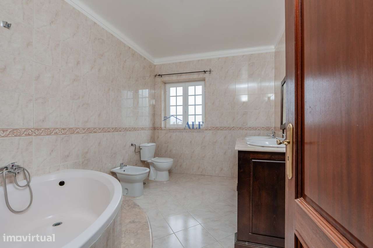 Moradia T7 com terreno perto de Vila Franca de Xira-37