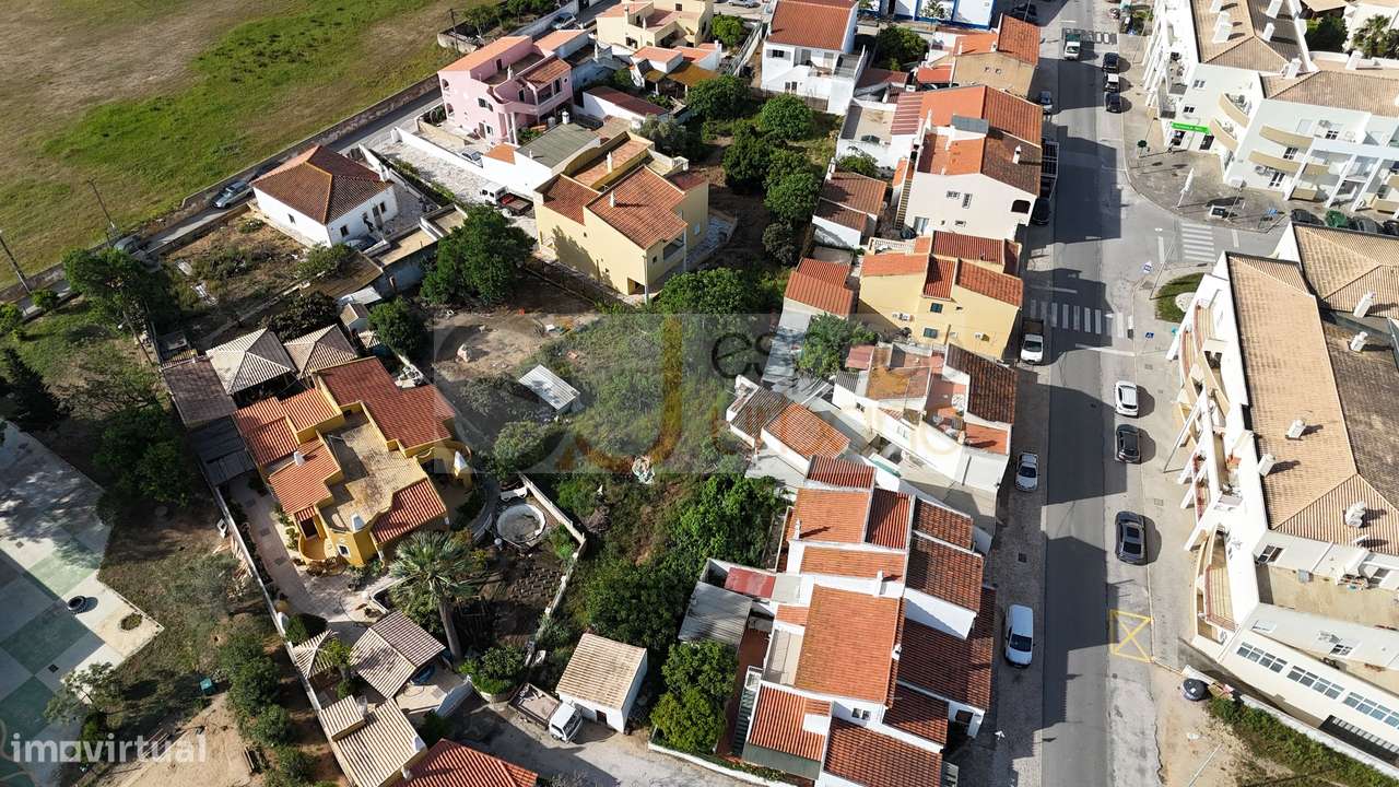 Pêra - Terreno Urbano com 645 m2 - Localização Central-9