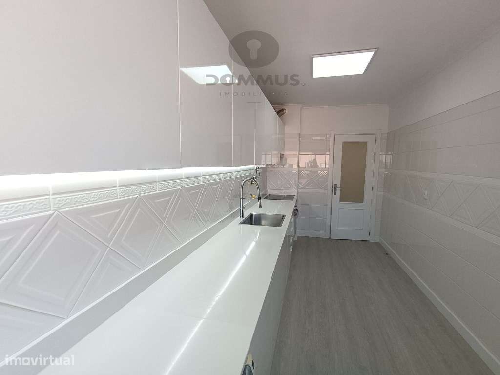 Apartamento T2 Remodelado c/ Arrecadação em São Marcos-5