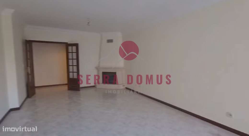 Apartamento T2 com parqueamento - Cavaleira-0