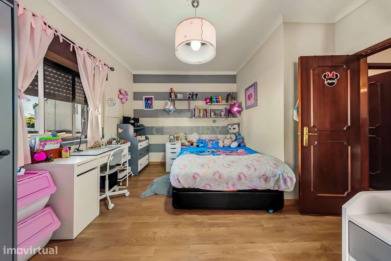 Moradia Geminada T3 com excelentes áreas, terreno e localização privil-26