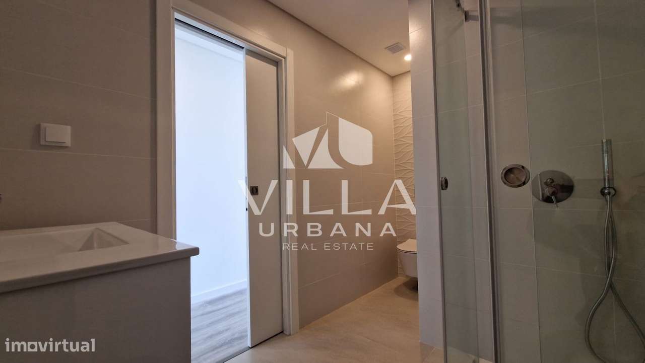 Moradia T3+1 no Centro da Charneca da Caparica-13