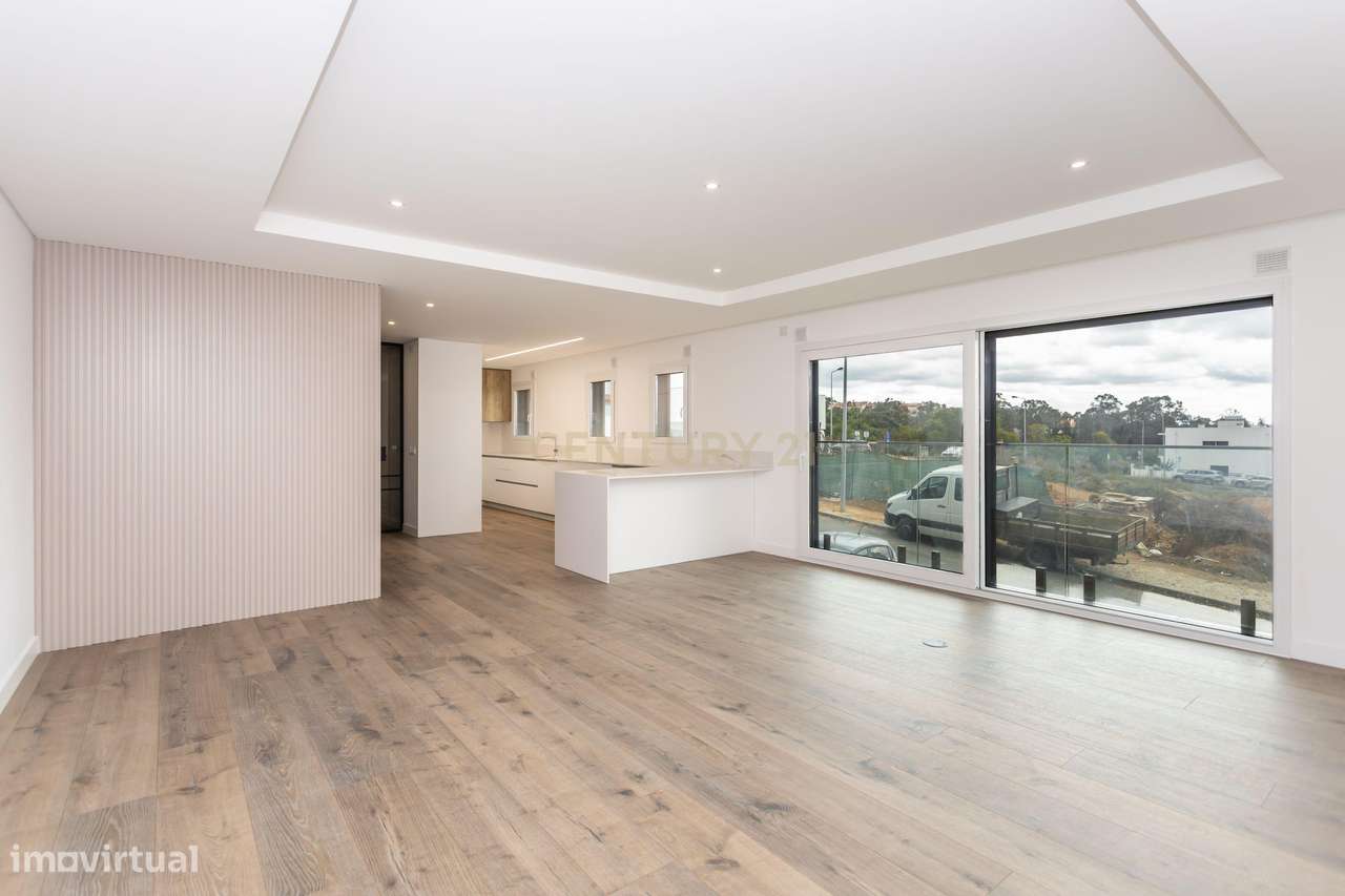 Dois Apartamentos Modernos (T3 + T2) na Qta. do Desembargador – Feijó-25