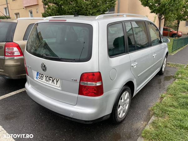 Volkswagen Touran 1.4 TSI Highline - 9