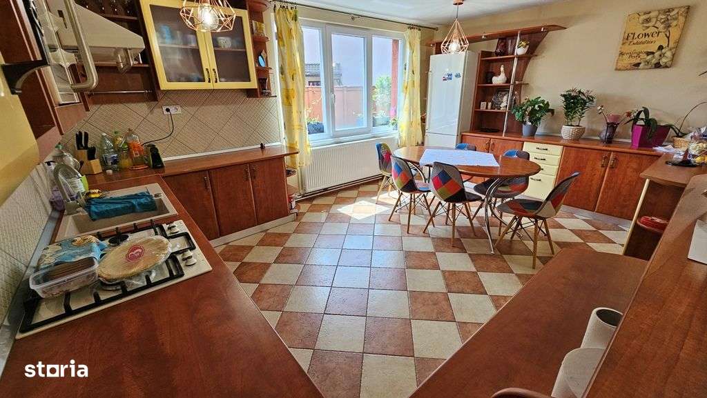 Casa de vanzare in oras, Cartierul Unirii, ideal pentru invesitie-16