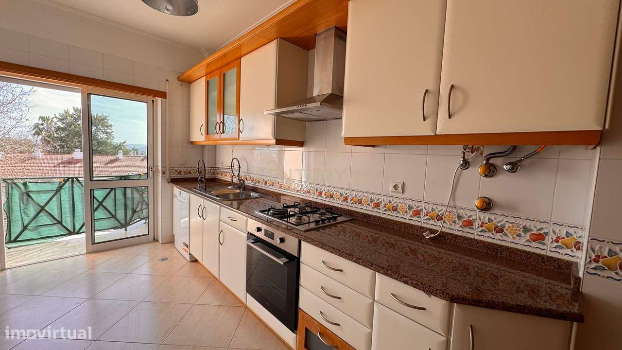 Excelente T4 no Montijo com Garagem e Arrecadação.-11