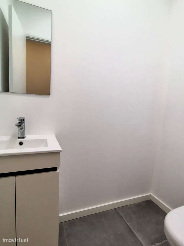 Apartamento T3 Totalmente Remodelado-12