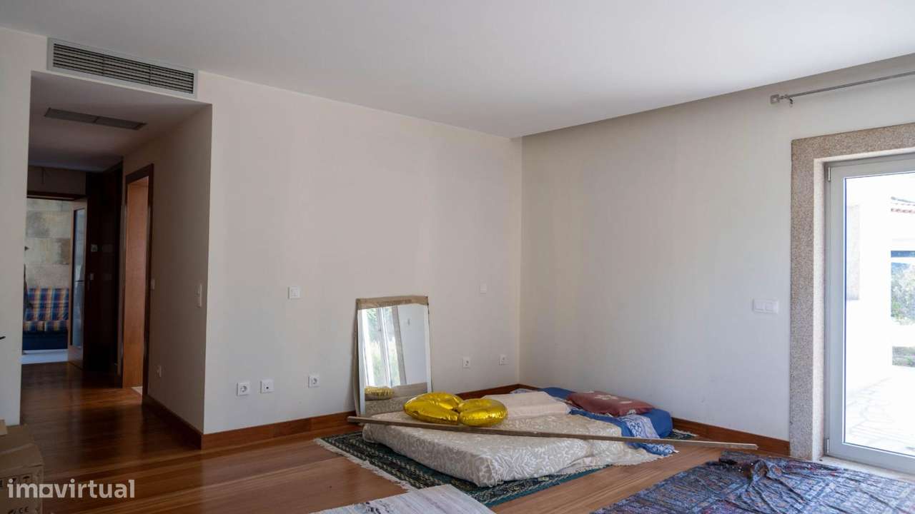 Moradia Térrea de 596m2 em Terreno de 10.000m2 | Paços de...-19