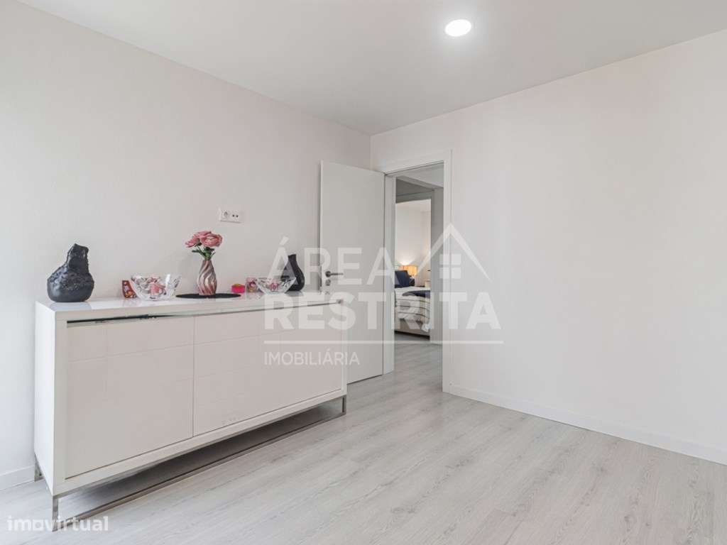 Apartamento T2+ 1 em Corroios.-16