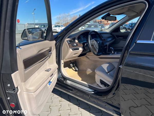 BMW Seria 7 740d xDrive - 24