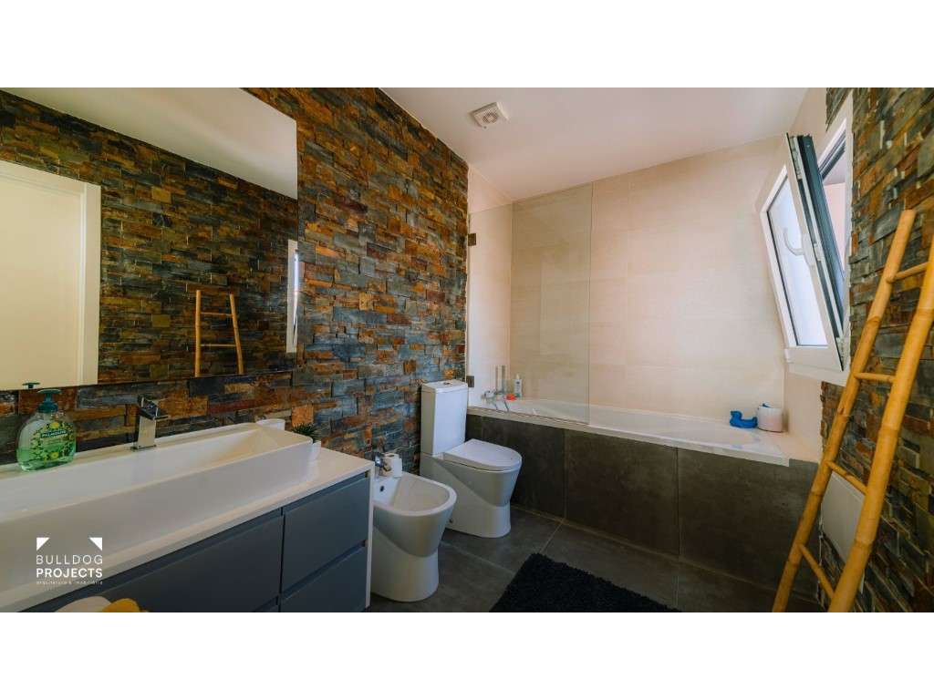Moradia Isolada T4 Triplex Venda Coimbra-47