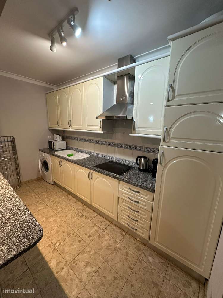 Apartamento T1 com lugar de parqueamento e piscina-5