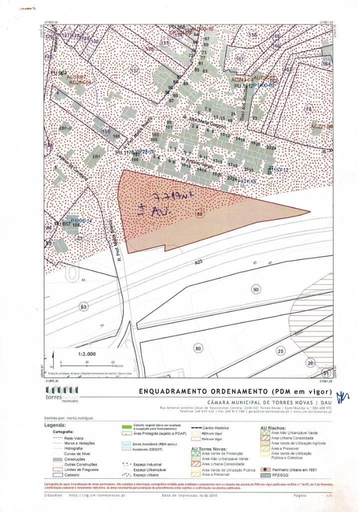 Terreno Urbano em Meia-Via