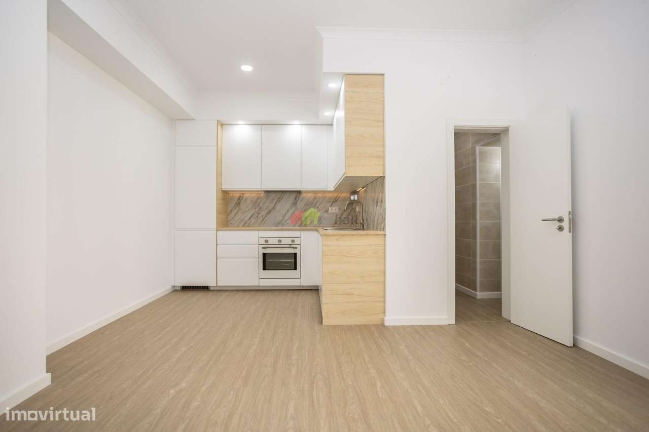 Apartamento T1 Totalmente Remodelado com Terraço Privativo (45 m2)-2