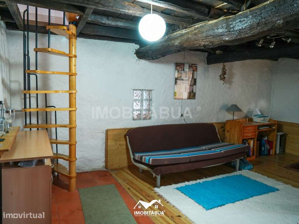 Casa Tradicional Portuguesa com Quintal, Vista e Muitos Detalhes Au...-6