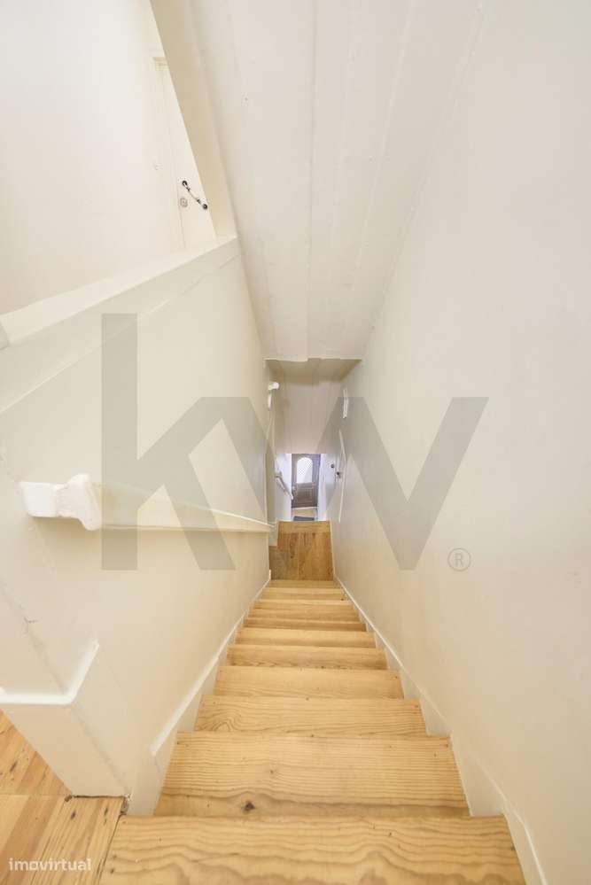 APARTAMENTO RENOVADO T1+1 JUNTO AO CASTELO SÃO JORGE-36