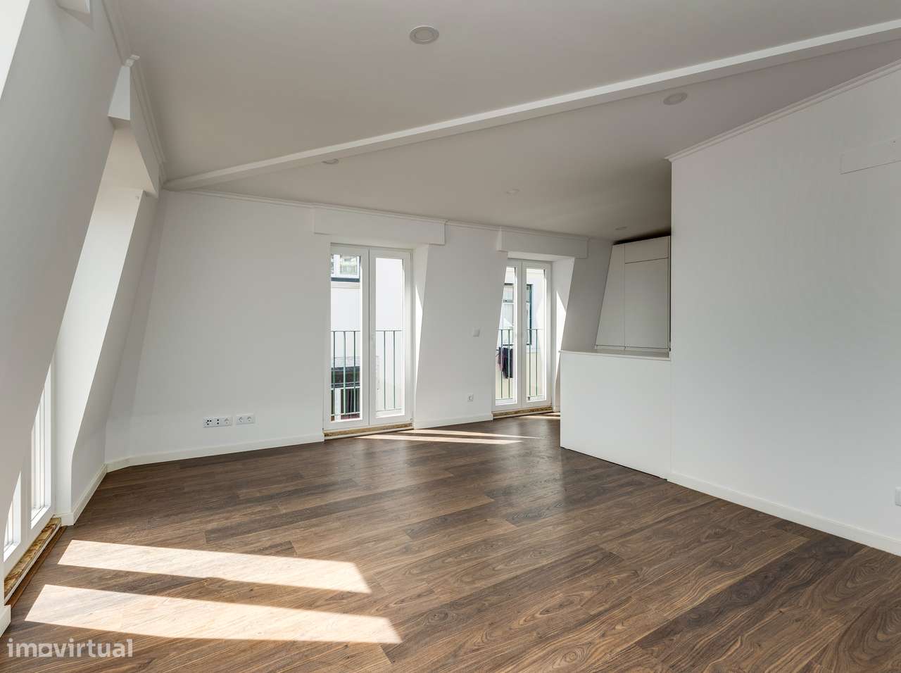 Elegância Moderna no Coração de Lisboa: T2 com vista de rio e cidade - Grande imagem: 4/31