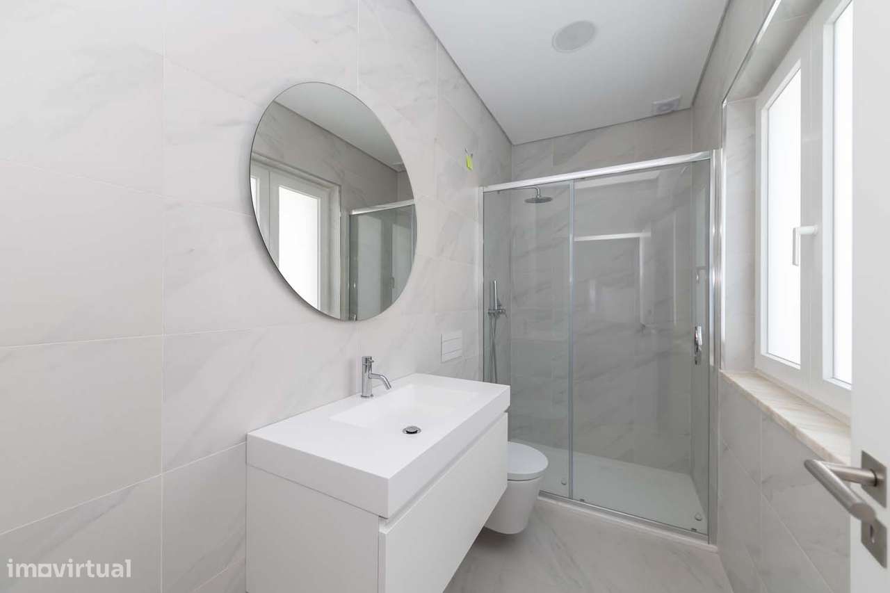 T3 NOVO – Apartamento com Espaço Exterior Único de 500 m² no Seixal-41