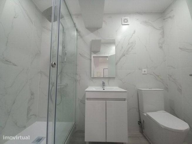 Apartamento Duplex Totalmente Remodelado na Costa da Caparica-12