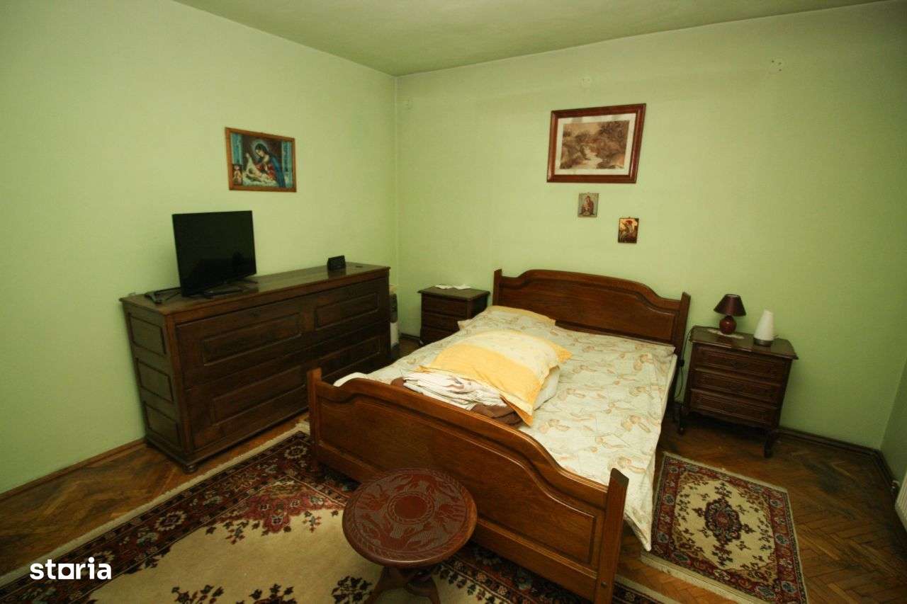 Apartament in vila cu teren - Imagine principală: 5/6