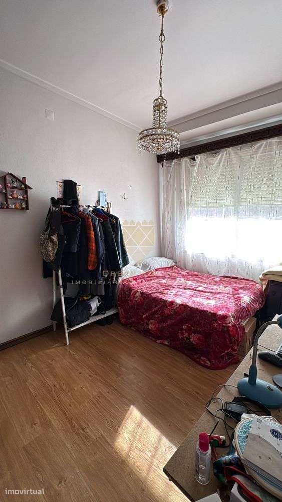T4 com Potencial Extraordinário na Rua de Camões, Porto-5
