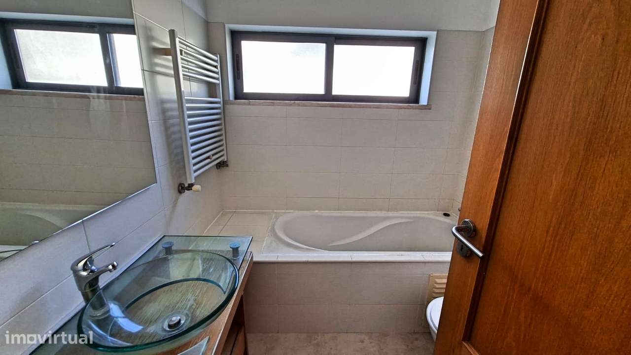 Apartamento T3 com 155m2, arrecadação e lugar  estacionamento Montijo.-11