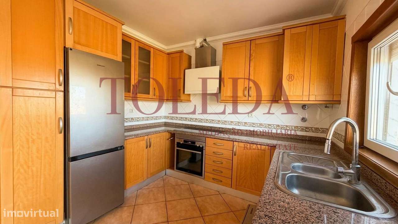Moradia T3+1 com Terraço e Garagem-11
