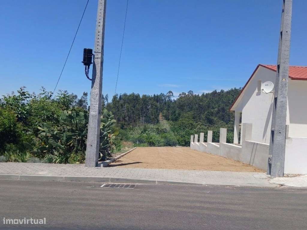 Terreno com projeto aprovado para moradia T3, em Cortes, Leiria.-1