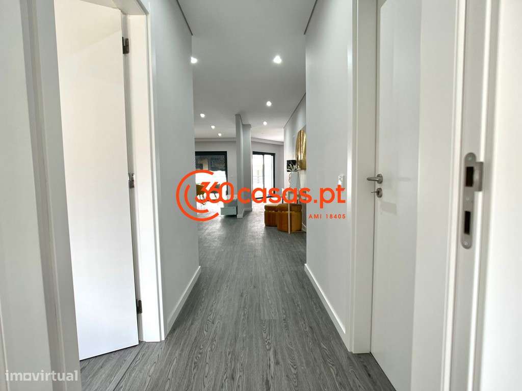 Apartamento T3 novo com piscina e garagem em Olhão-25