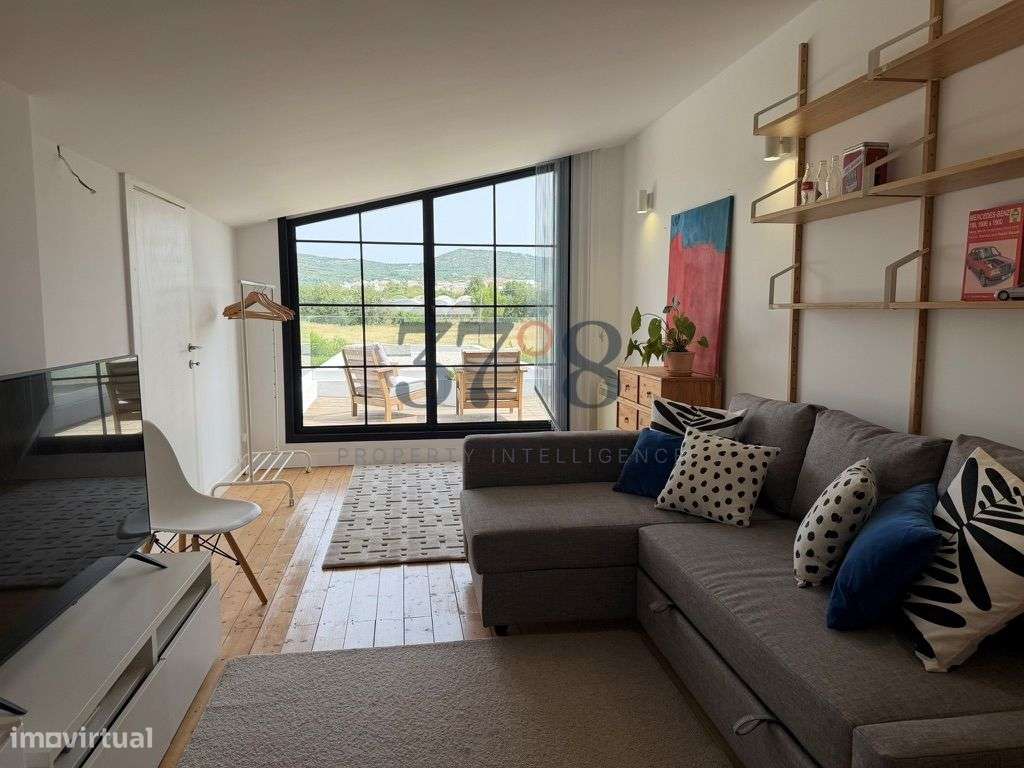 Uma vivenda de 4 quartos com piscina, num terreno de 2 hectares a 10 m-35