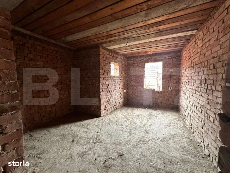 Casa la rosu cu 7 camere, 2 bai, 1 bucatarie. - Imagine principală: 4/11