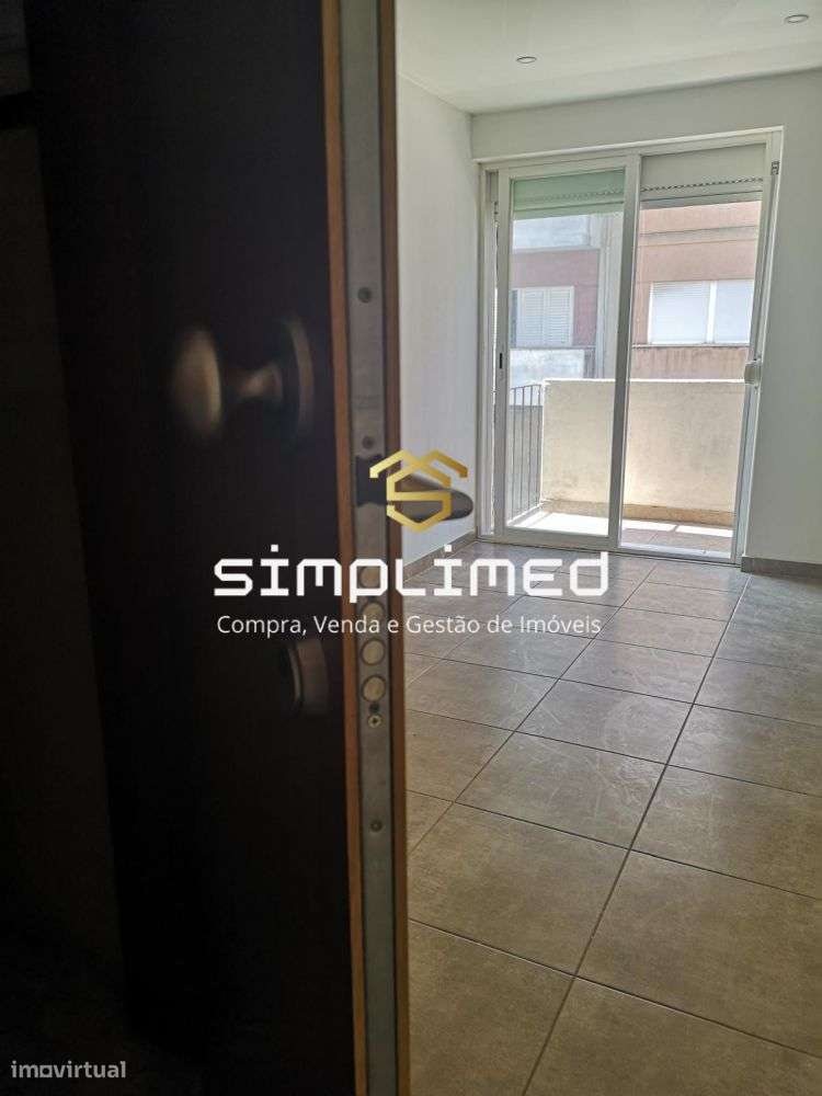 Apartamento T1 Transformado em T2 – Lavradio-4