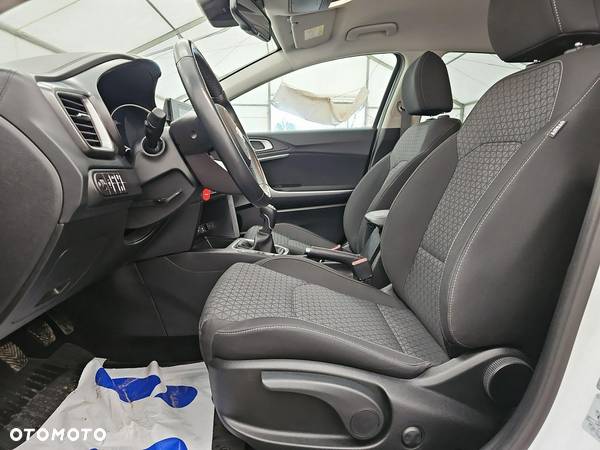 Kia Ceed 1.6 CRDi mHEV M - 11