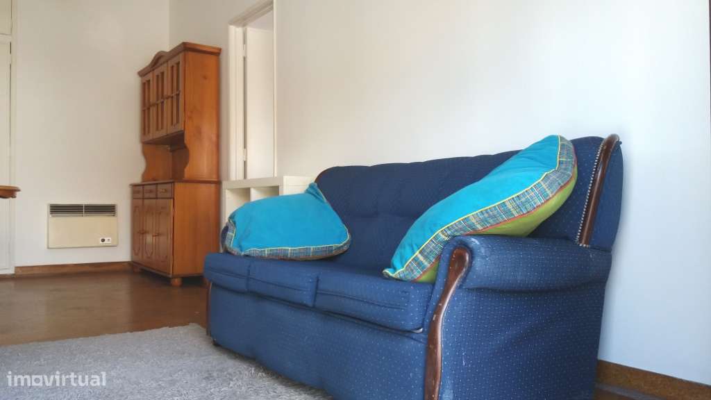 T1 mobilado e equipado. Varandas e vidros-duplos. Elevador. Cp Ourique - Grande imagem: 5/10