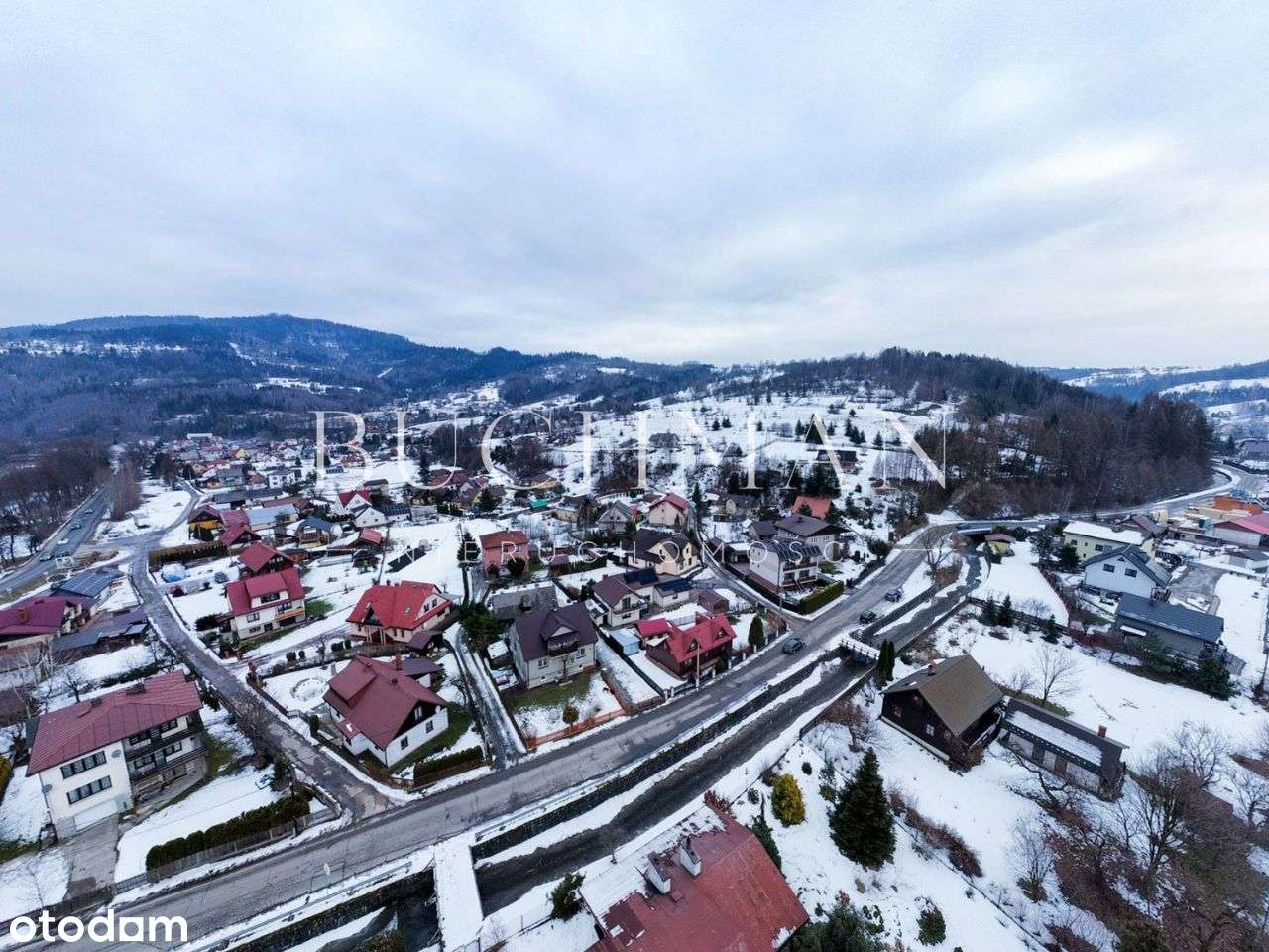 Połowa domu z ogrodem i potencjałem na wiele niezależnych pokoi-8