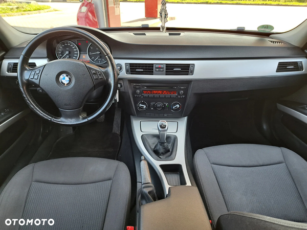 BMW Seria 3 318i - 23