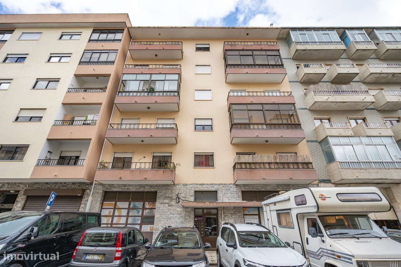 APARTAMENTO T3 | REMODELADO | TERRAÇO 100M2 | MEM MARTINS |  ELEVADOR-27